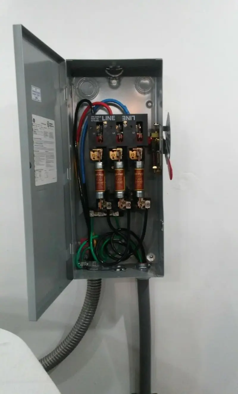 Three-phase disconnect switch installed for Electrical Wiring & Rewiring in Shawangunk